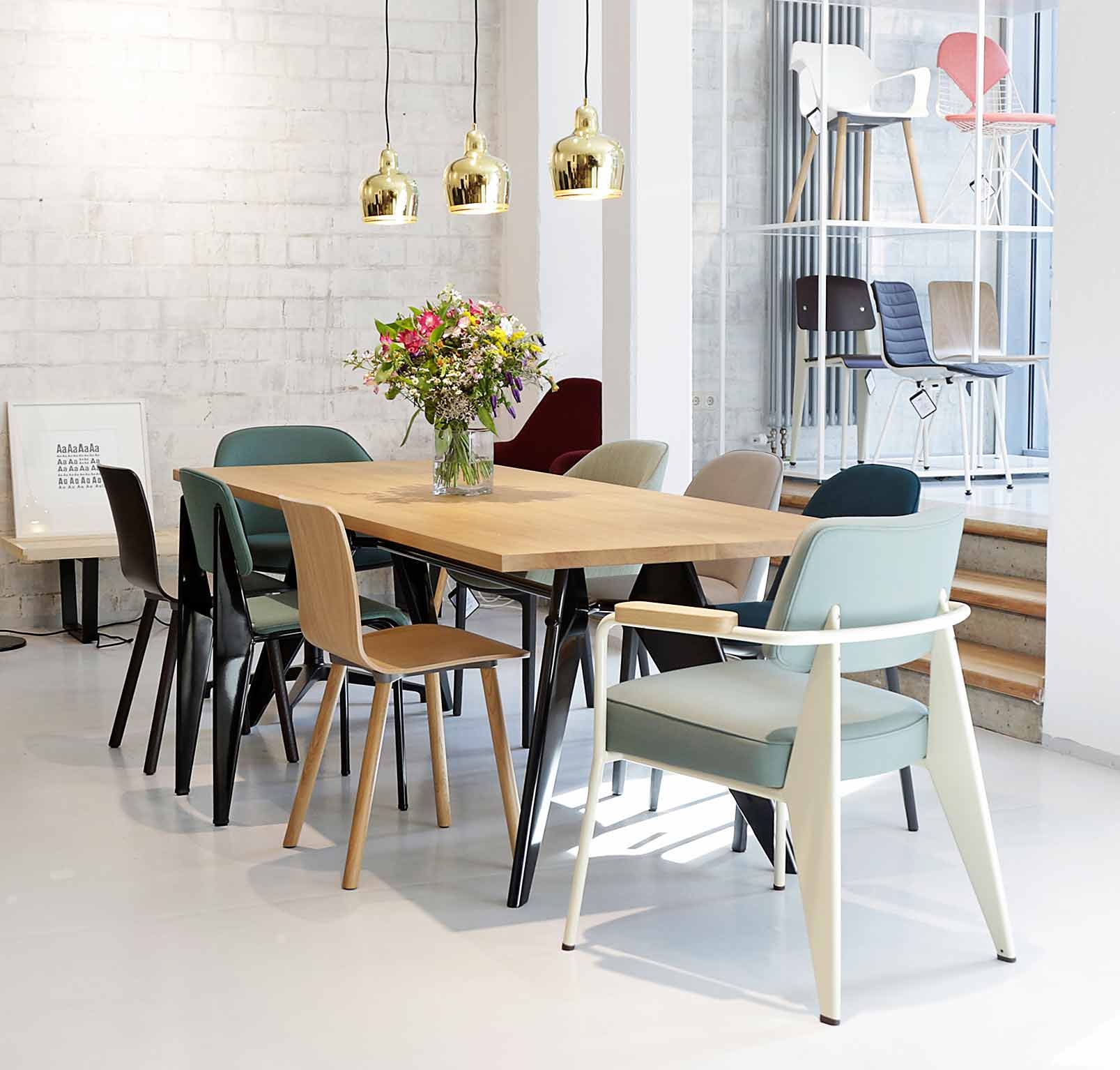 开云（中国） - 桌几|餐桌|办公家具|设计师家具|EM 餐桌